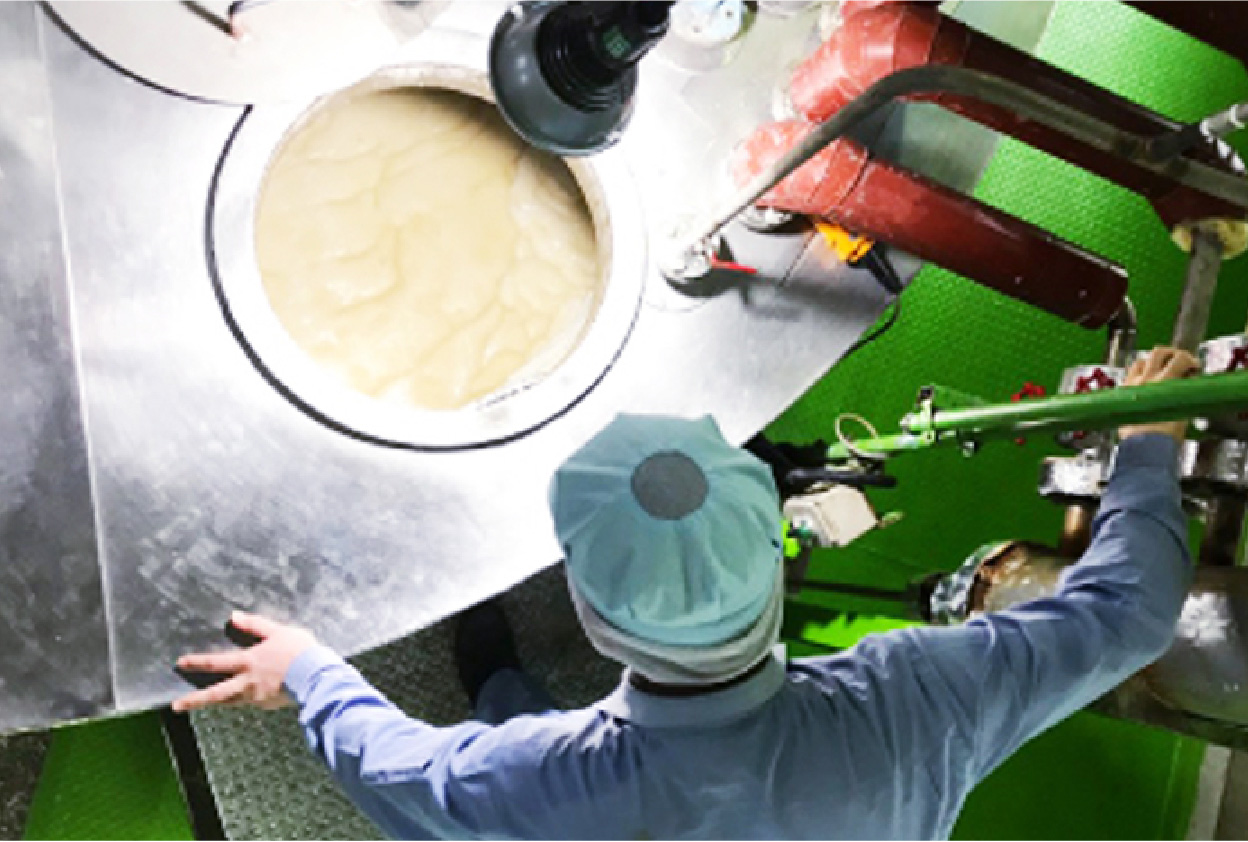 天然の保湿成分を残せる釜炊き製法で､ていねいにつくっています。